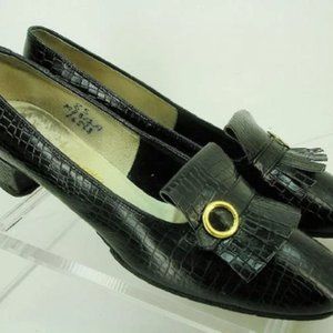 Saks Fifth Avenue black leather vintage pumps - Size 8 S